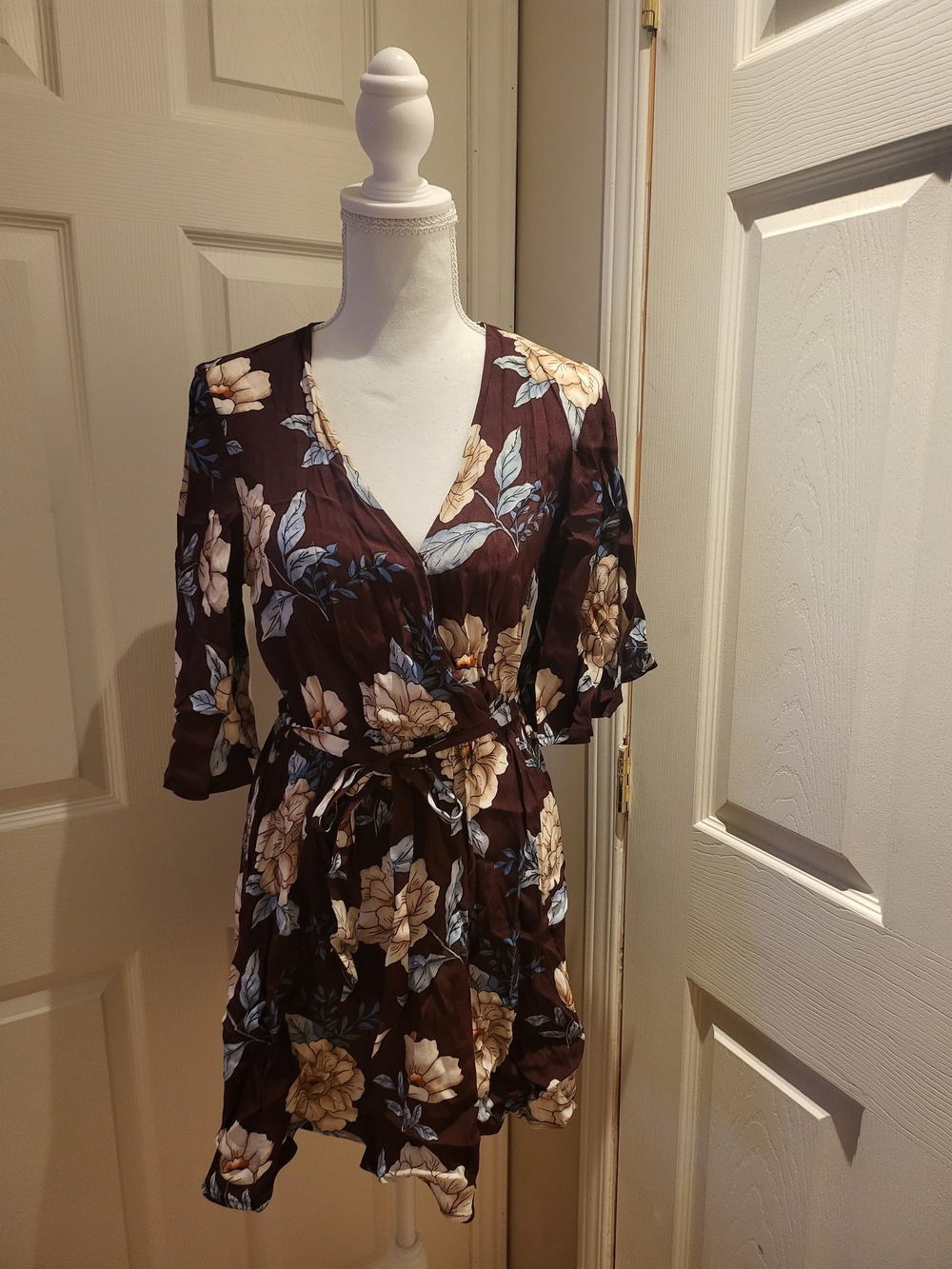 FOREVER 21 Floral Wrap-Front Mini Dress in Burgundy